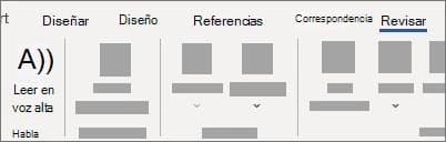Pestaña Revisar de Word con el botón Lectura en voz alta señalado para escuchar el texto durante la revisión.
